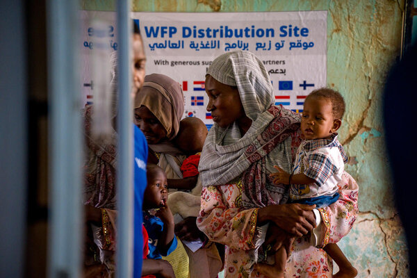 WFP/Abubakar Garelnabel. Mother with her child receiving services at the WFP-supported nutrition clinic in Al Kalakla, Jabal Awlia locality, in South Khartoum. 